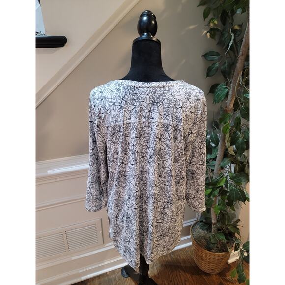 Chicos Weekends Tunic Top Womens Size 1 White Black Floral Print Stretch - Picture 8 of 12